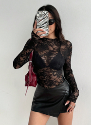 Blusa Negra de Encaje